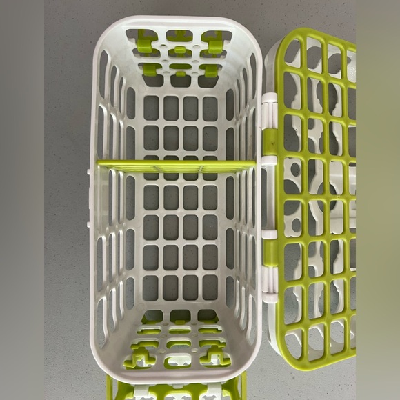 Munchkin Dishwasher Baskets sets -  one pink and one green - Picture 5 of 5
